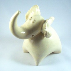 Eléphant céramique joyeux