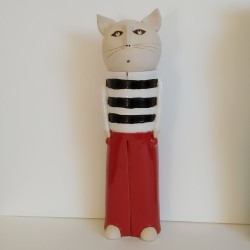 Chat en marinière avec pantalon rouge